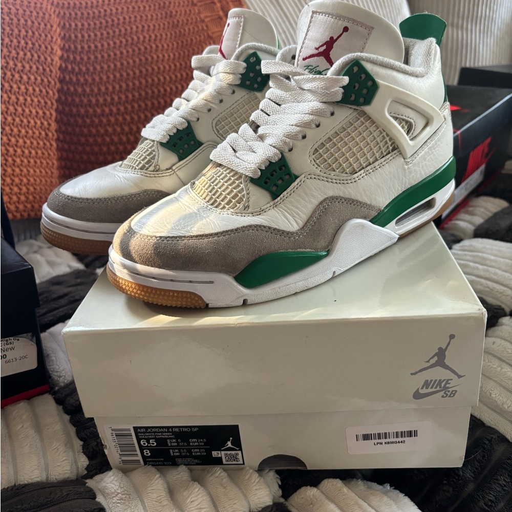 Jordan 4 Retro SB Pine green - Picture 2 of 6